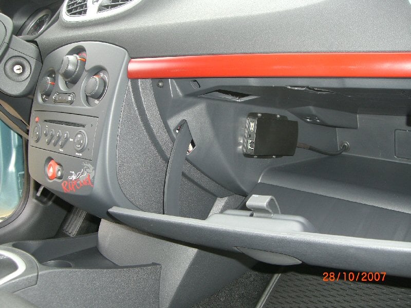 http://www.forum-peugeot.com/Forum/mesimages/5399/800-6-Int-Audiobox-Clio Rip Curl.jpg